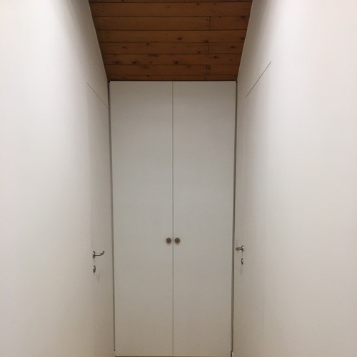 armadio per soffitto mansardato