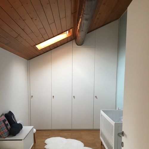 armadio per soffitto mansardato